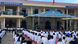 Tuyên truyền phòng chống bệnh đau mắt đỏ tại Trường THCS xã Thanh Chăn.